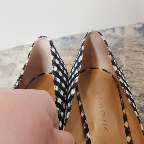 Banana Republic gingham black white pointed heels stilettos.  Size 9.5 - Picture 13 of 16